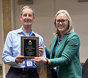 Photo of Geoff Hiller accepting his ACBSP Award