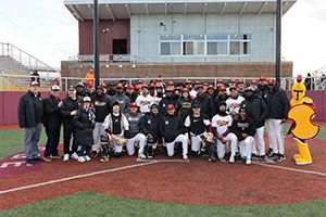 Troy the Mascot posing with Baseball Team