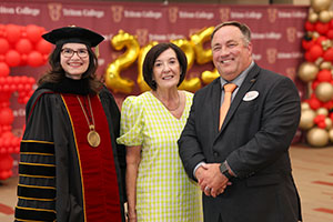 Photo of President Moore with Faculty